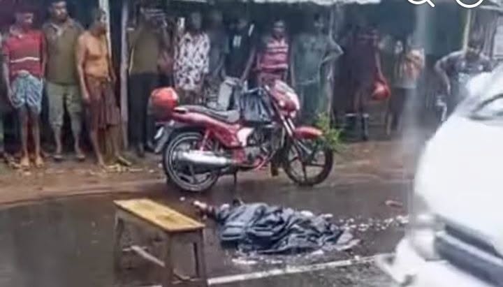 পরীক্ষা দিতে যাওয়ার পথে বাসচাপায় প্রাণ গেল স্কুলছাত্রের